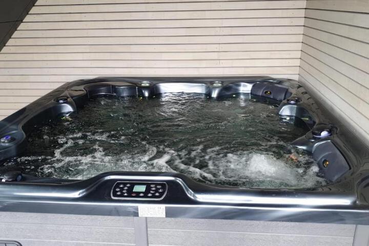 Pool 10 of 16