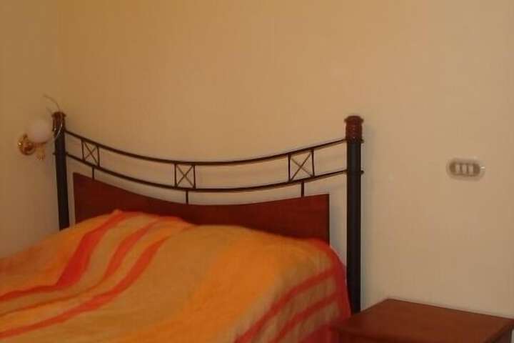 Room 2 of 20