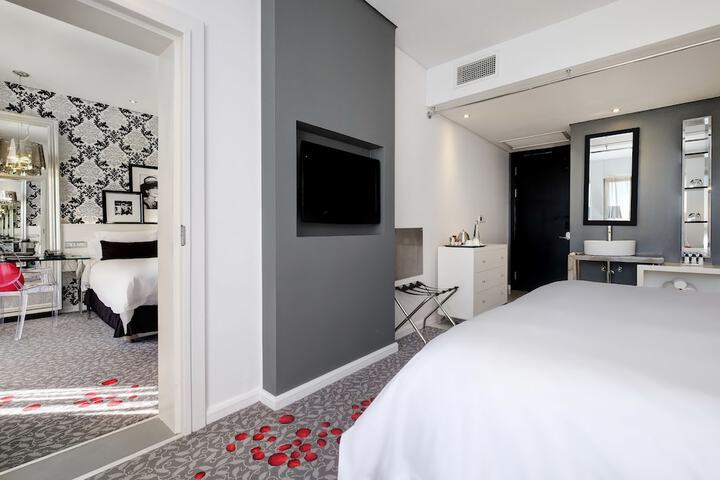 Room 14 of 120