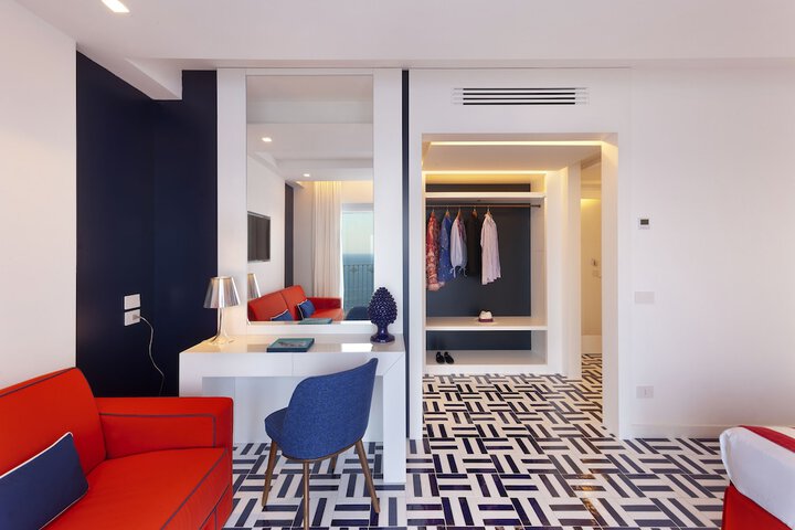 Room 33 of 117