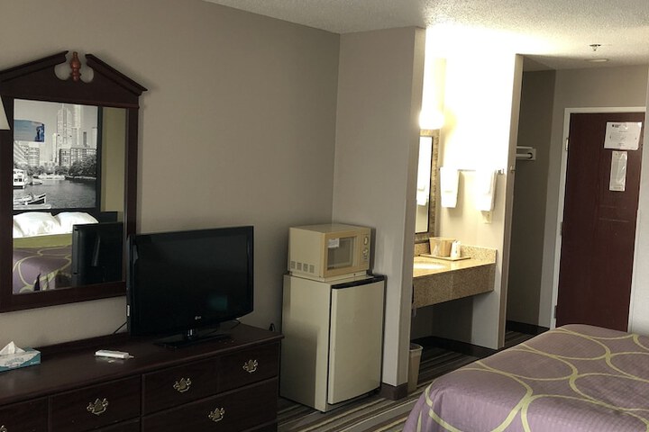 2 Queen Beds (6 of 12)