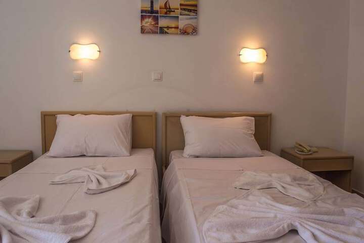 Room 4 of 83