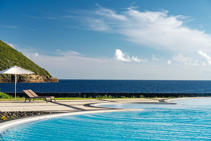 Hotel Pool