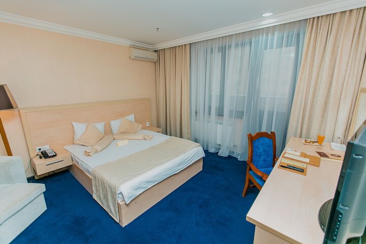 Room 10 of 64