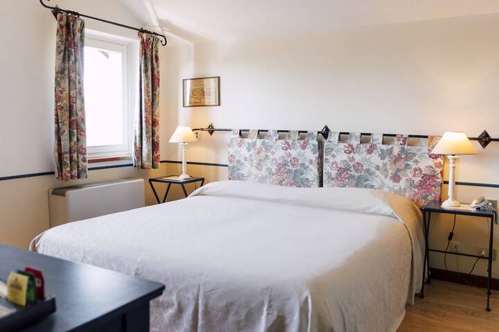 Room 4 of 38