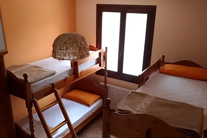 Room 4 of 13