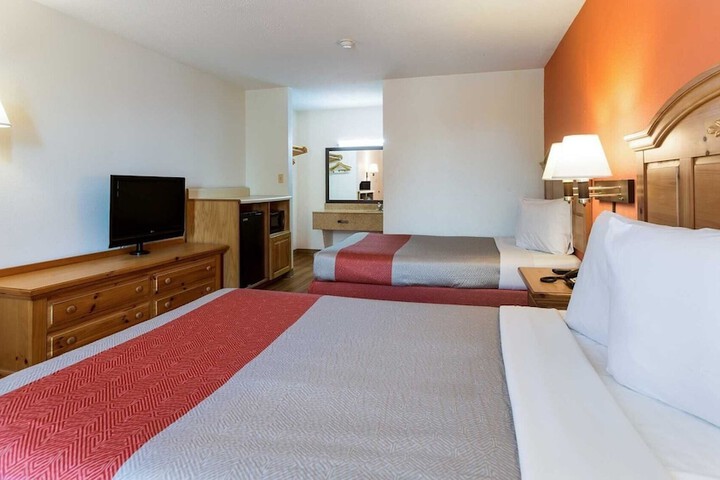Room 28 of 44
