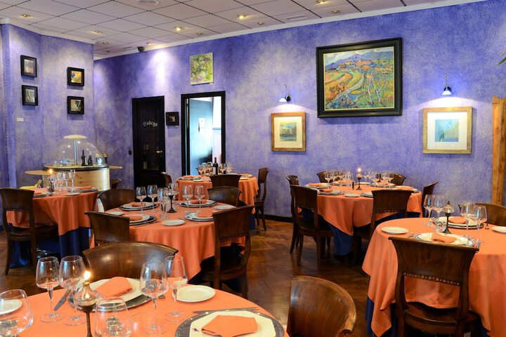 Dining 22 of 34