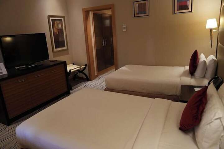 Room 17 of 102
