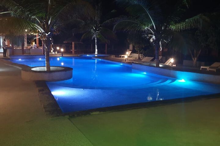 Pool 14 of 30