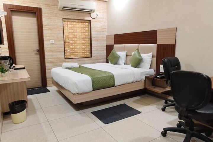 Room 3 of 24