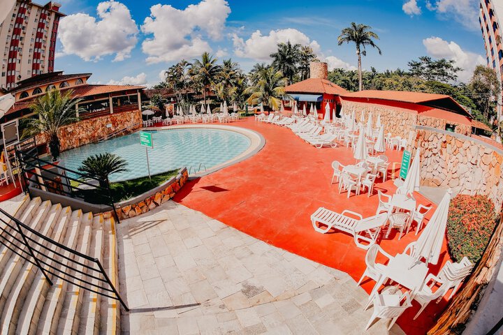 Pool 10 of 21