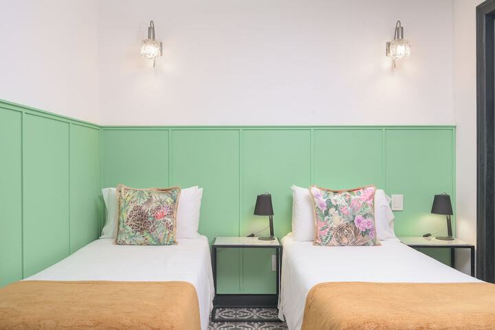 Room 40 of 79