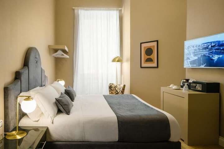 Room 11 of 30