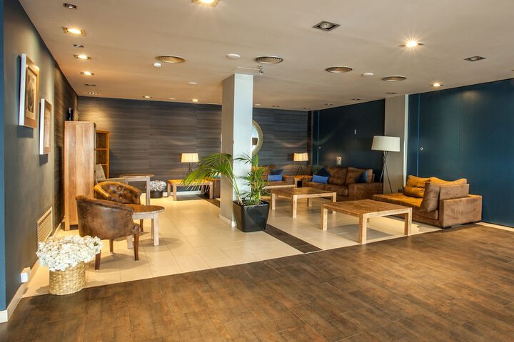 Lounge 67 of 89