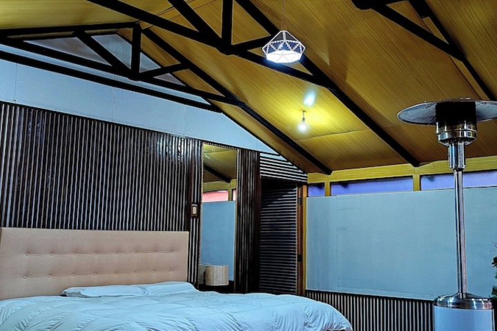 Room 6 of 19