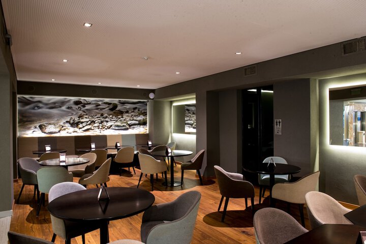 Lounge 67 of 77