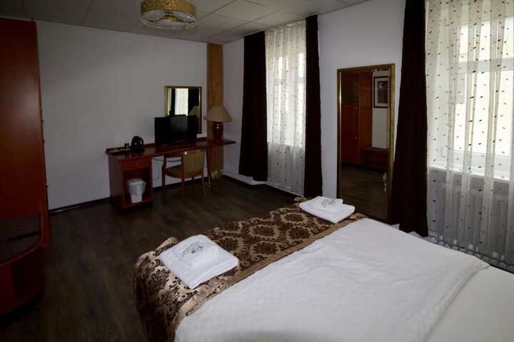 Room 6 of 61