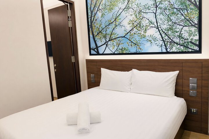 Room 32 of 74