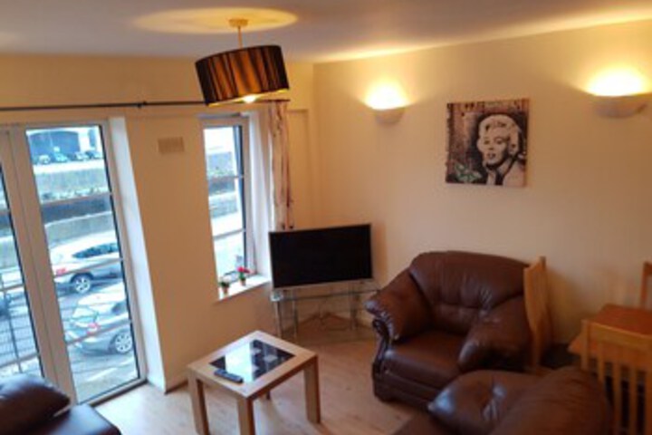 Room 6 of 11