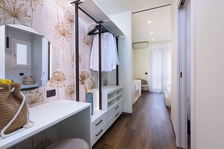 Room 52 of 116