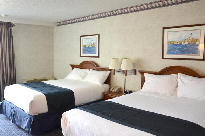 2 Queen Beds (3 of 9)
