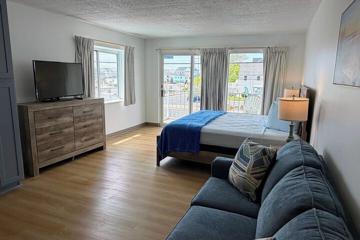 Room 3 of 20