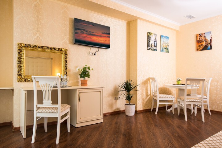 Room 6 of 71