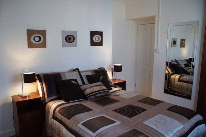 Room 4 of 16