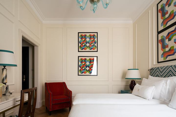 Room 52 of 90