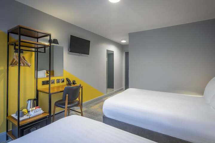 Room 10 of 15