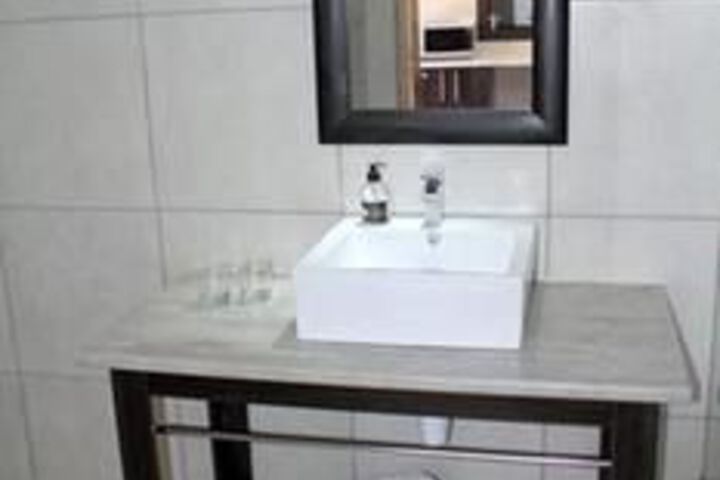Room 6 of 11