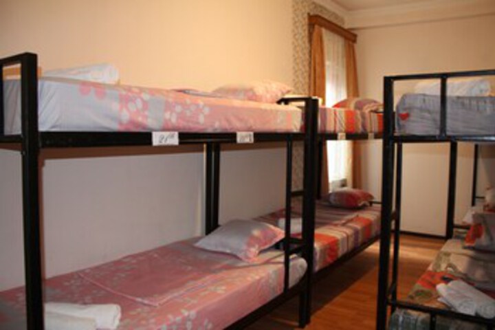 Room 27 of 32