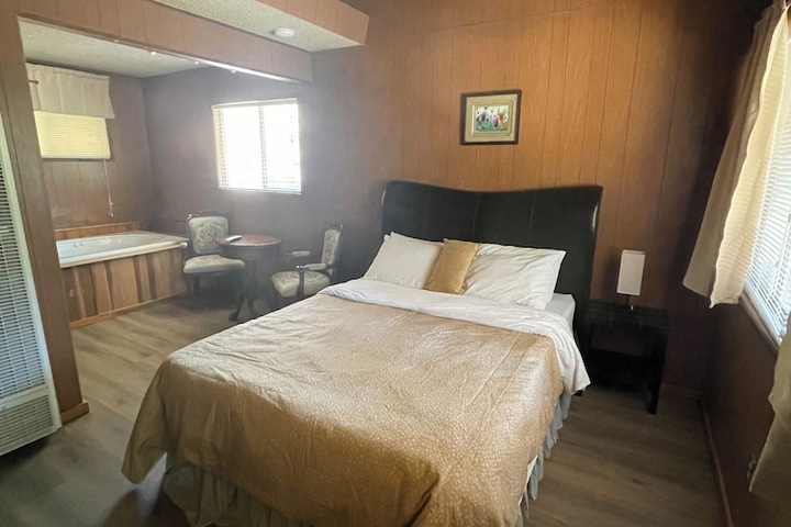 Room 16 of 77