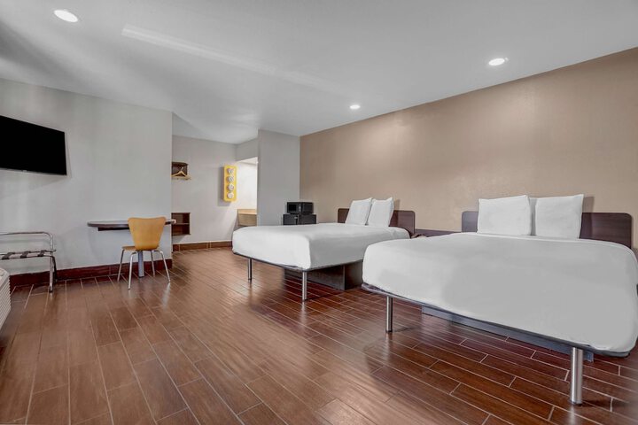 Room 9 of 38