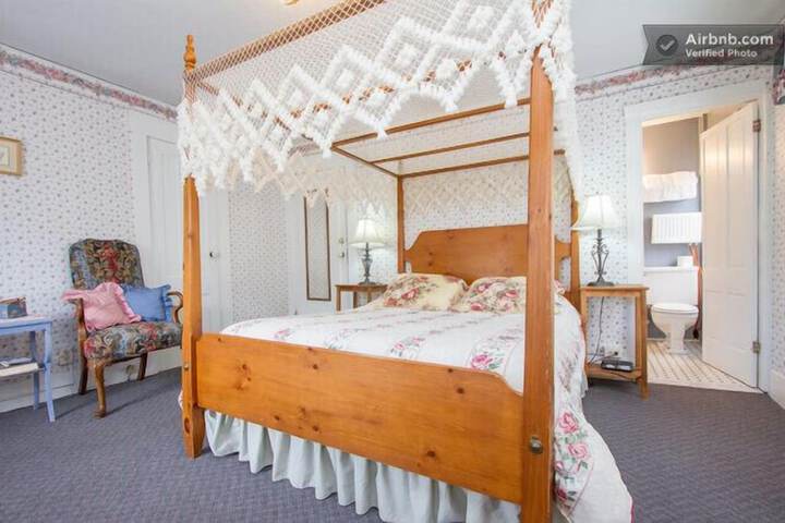 Room 105 of 165