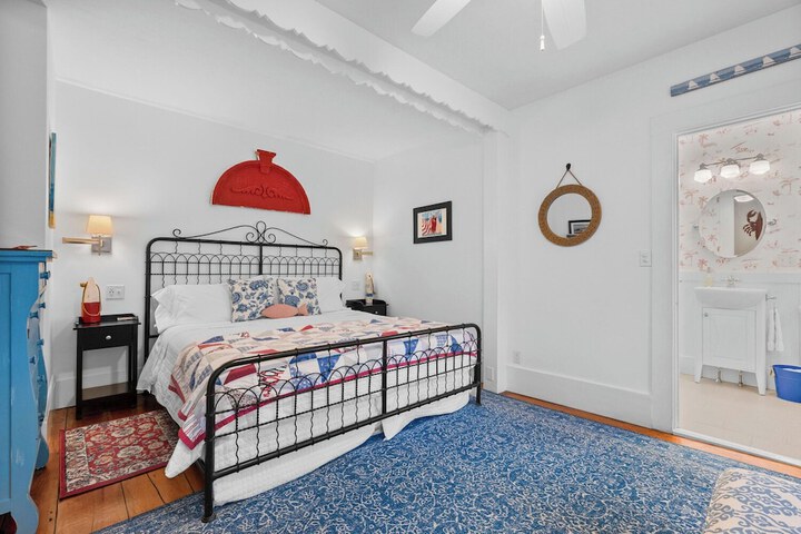 Room 28 of 48