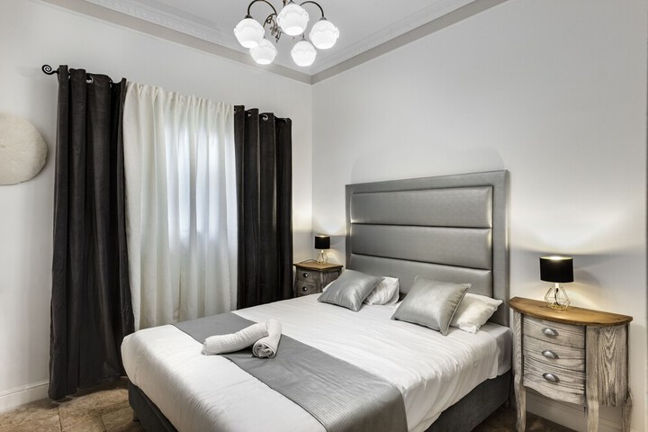 Room 8 of 43
