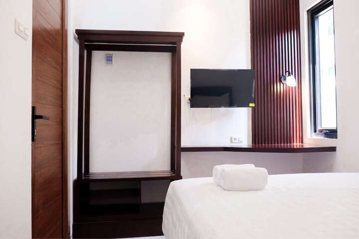 Room 8 of 13