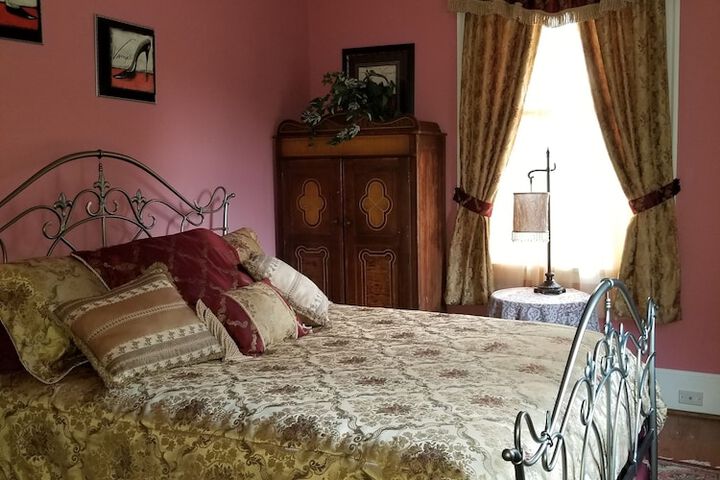 Room 10 of 32