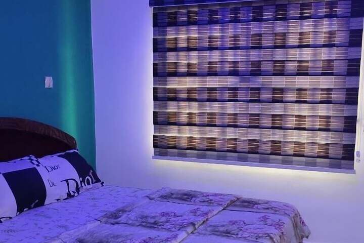 Room 6 of 8