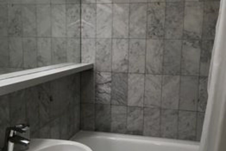 Room 4 of 11