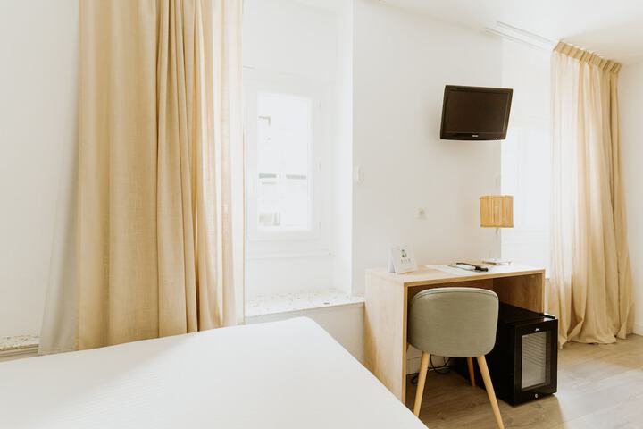 Room 28 of 83