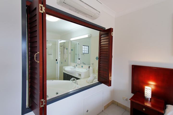 Room 32 of 45