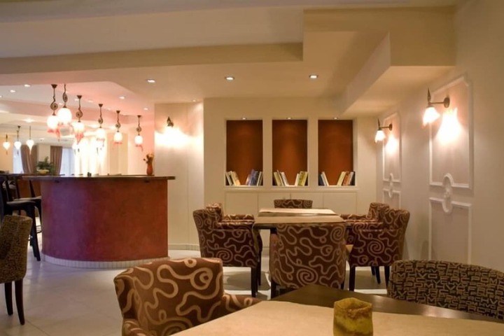 Lounge 51 of 60