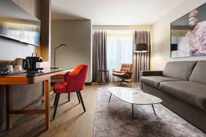 Room 10 of 147