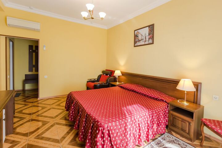 Room 10 of 50