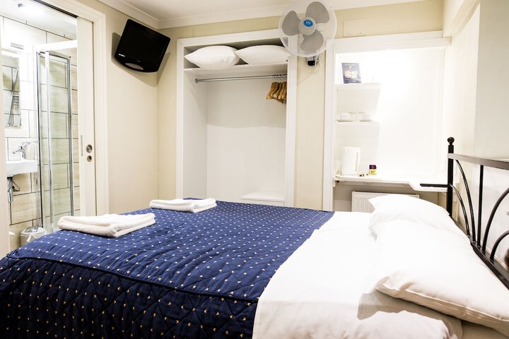 Room 45 of 121