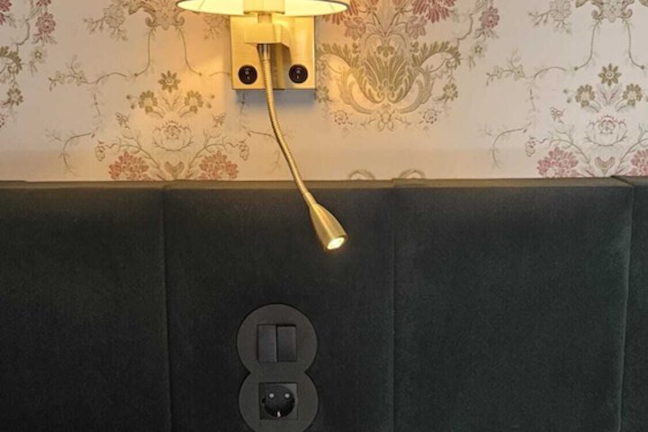 Room 7 of 16