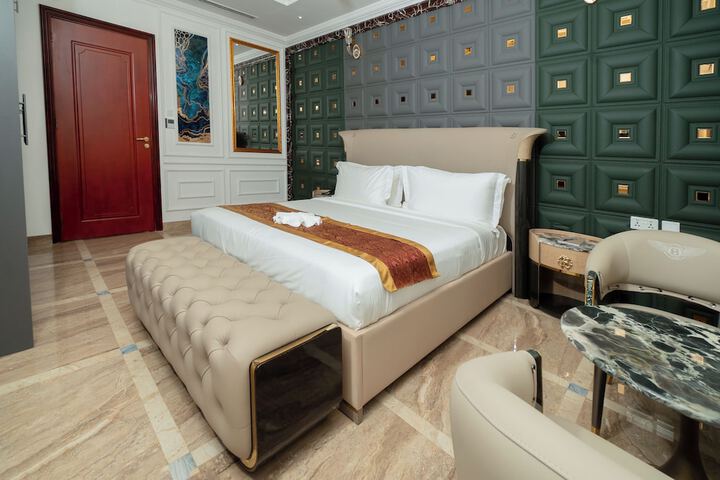 Room 8 of 40